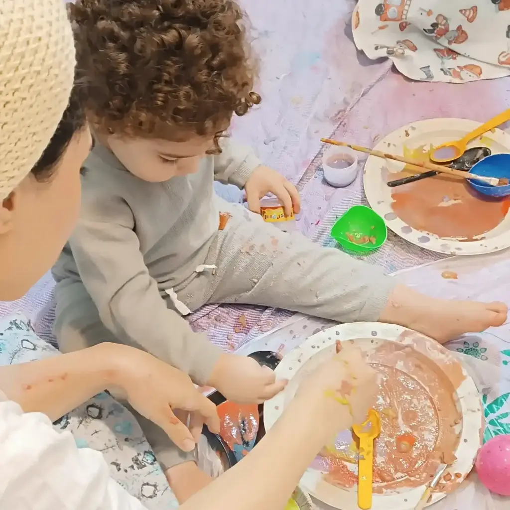 بازی حسی کودک در کارگاه مادر و کودک کافه کودک درنا لاهیجان